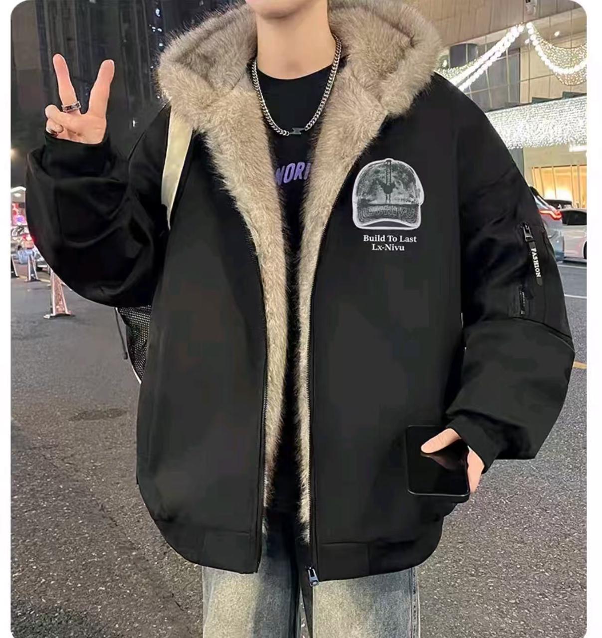 男装街拍 AI 男装提示词 2 のQwen Imageプロンプト例: 男装街拍场景的 AI 男装图片提示词,适合男装店、小红书图文、电商主图和男士穿搭内容生成 9:16 竖版氛围图。