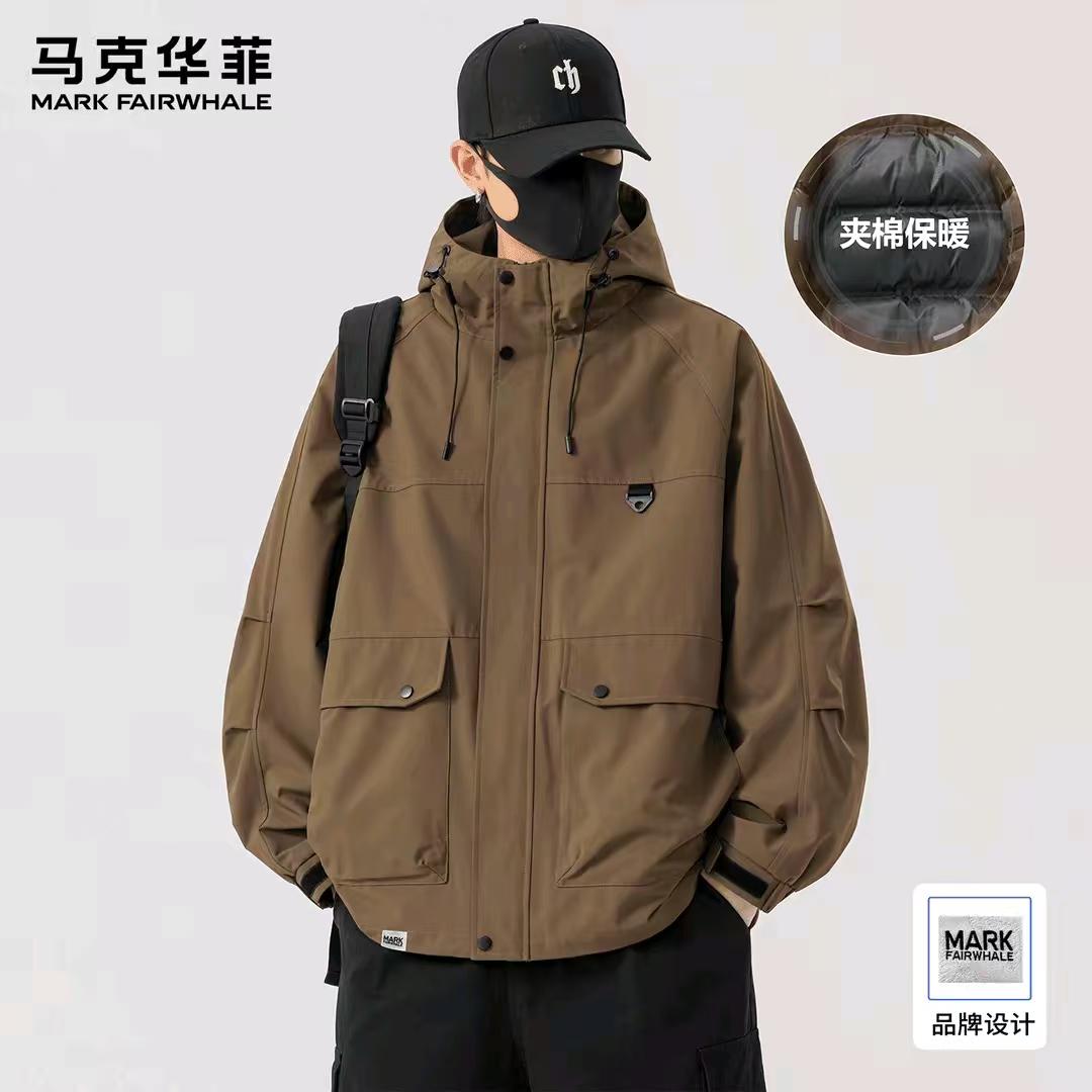 工装机能男装 AI 男装提示词 29 GPT Image 2 prompt example: 工装机能男装场景的 AI 男装图片提示词,适合男装店、小红书图文、电商主图和男士穿搭内容生成 9:16 竖版氛围图。
