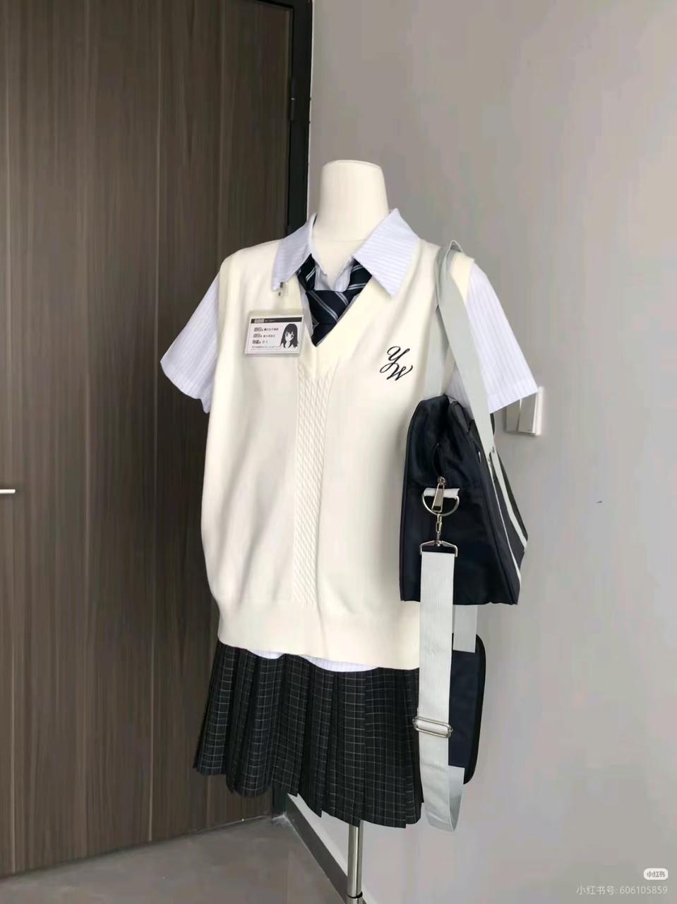 商务通勤男装 AI 男装提示词 22 Qwen Image 프롬프트 예시 변형 2: 商务通勤男装场景的 AI 男装图片提示词，适合男装店、小红书图文、电商主图和男士穿搭内容生成 9:16 竖版氛围图。