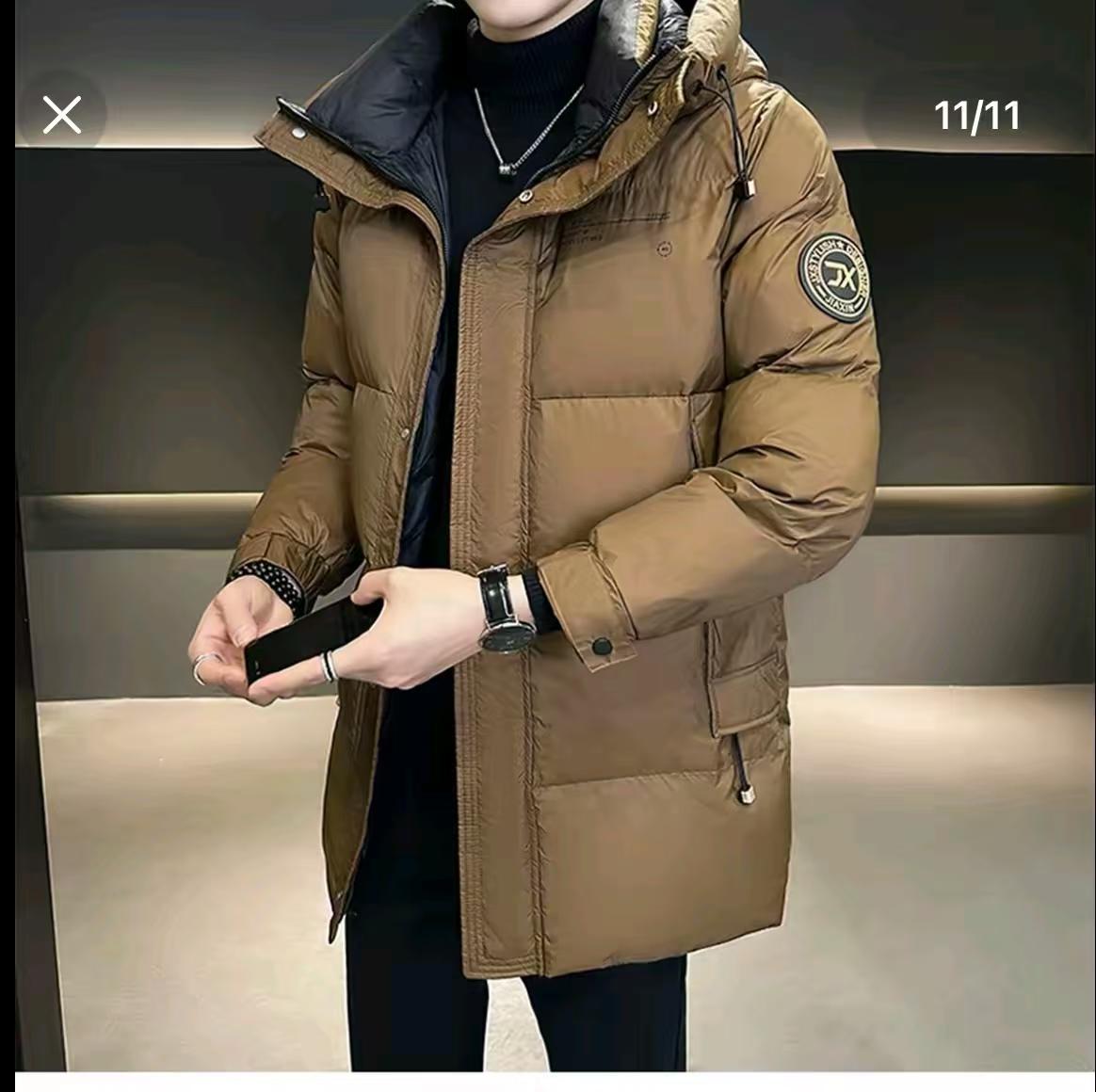 男装街拍 AI 男装提示词 34 Qwen Image prompt example: 男装街拍场景的 AI 男装图片提示词,适合男装店、小红书图文、电商主图和男士穿搭内容生成 9:16 竖版氛围图。