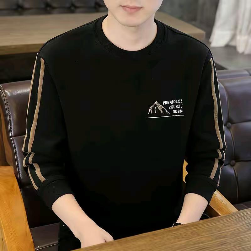 工装机能男装 AI 男装提示词 92 Qwen Image prompt example: 工装机能男装场景的 AI 男装图片提示词,适合男装店、小红书图文、电商主图和男士穿搭内容生成 9:16 竖版氛围图。