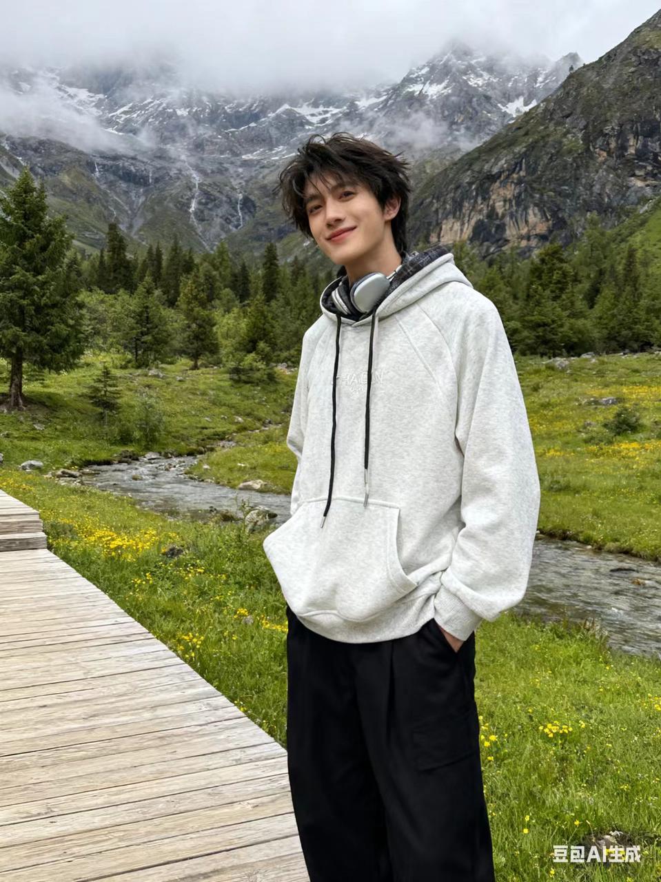工装机能男装 AI 男装提示词 100 Qwen Image prompt example variation 2: 工装机能男装场景的 AI 男装图片提示词，适合男装店、小红书图文、电商主图和男士穿搭内容生成 9:16 竖版氛围图。
