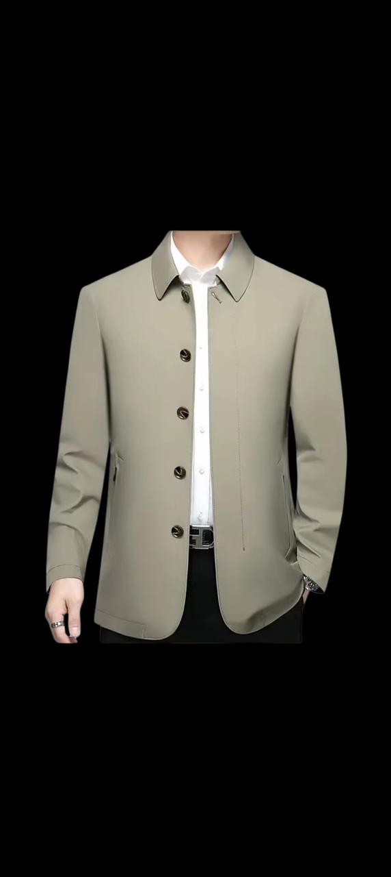 男装对镜自拍 AI 男装提示词 29 Qwen Image prompt example: 男装对镜自拍场景的 AI 男装图片提示词,适合男装店、小红书图文、电商主图和男士穿搭内容生成 9:16 竖版氛围图。