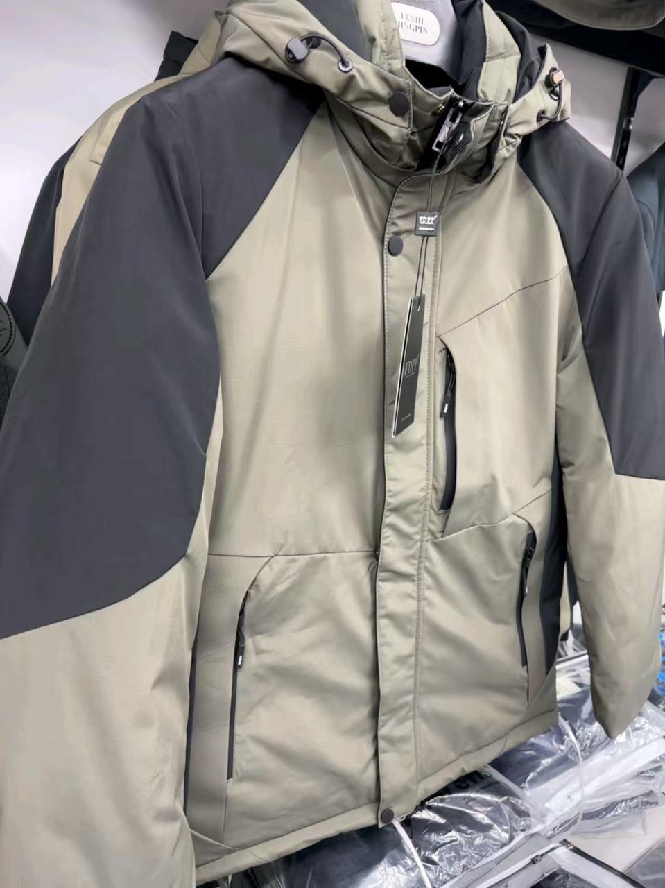 工装机能男装 AI 男装提示词 105 GPT Image 2 prompt example: 工装机能男装场景的 AI 男装图片提示词,适合男装店、小红书图文、电商主图和男士穿搭内容生成 9:16 竖版氛围图。