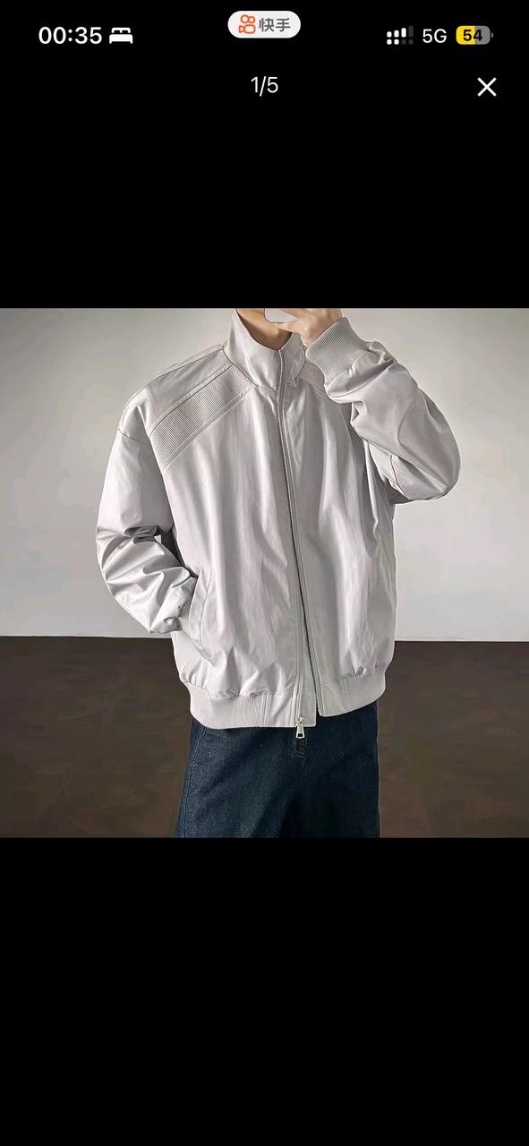 运动男装 AI 男装提示词 34 GPT Image 2 prompt example: 运动男装场景的 AI 男装图片提示词,适合男装店、小红书图文、电商主图和男士穿搭内容生成 9:16 竖版氛围图。