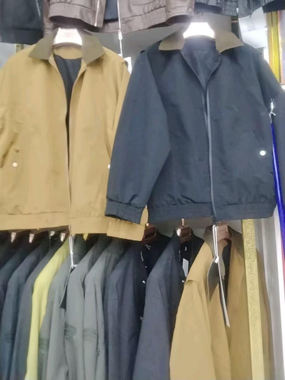男装写真 AI 男装提示词 28 GPT Image 2 prompt example: 男装写真场景的 AI 男装图片提示词,适合男装店、小红书图文、电商主图和男士穿搭内容生成 9:16 竖版氛围图。