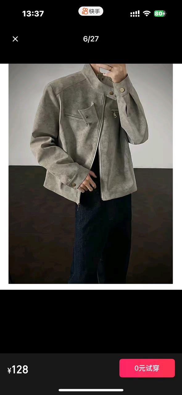 工装机能男装 AI 男装提示词 135 Qwen Image prompt example variation 2: 工装机能男装场景的 AI 男装图片提示词,适合男装店、小红书图文、电商主图和男士穿搭内容生成 9:16 竖版氛围图。
