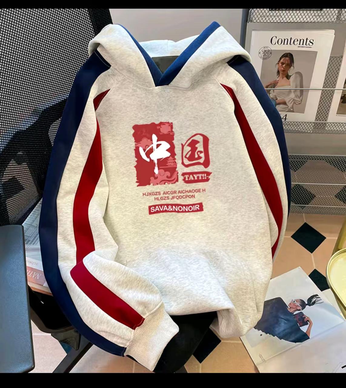 工装机能男装 AI 男装提示词 147 Qwen Image prompt example: 工装机能男装场景的 AI 男装图片提示词,适合男装店、小红书图文、电商主图和男士穿搭内容生成 9:16 竖版氛围图。