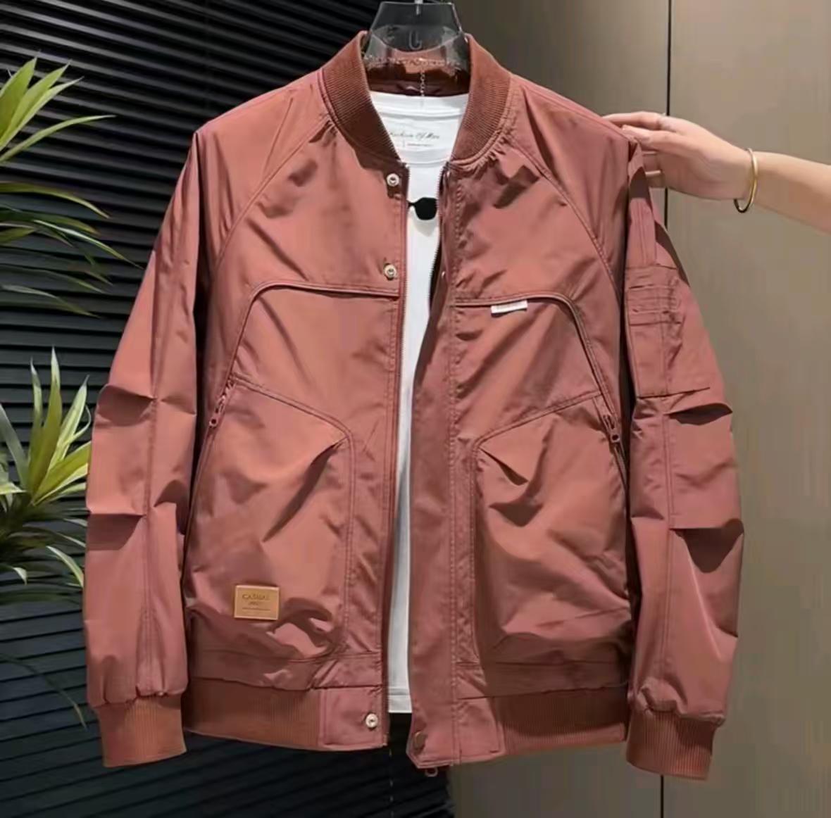 AI 男装提示词 47 Qwen Image prompt example: AI 男装场景的 AI 男装图片提示词,适合男装店、小红书图文、电商主图和男士穿搭内容生成 9:16 竖版氛围图。
