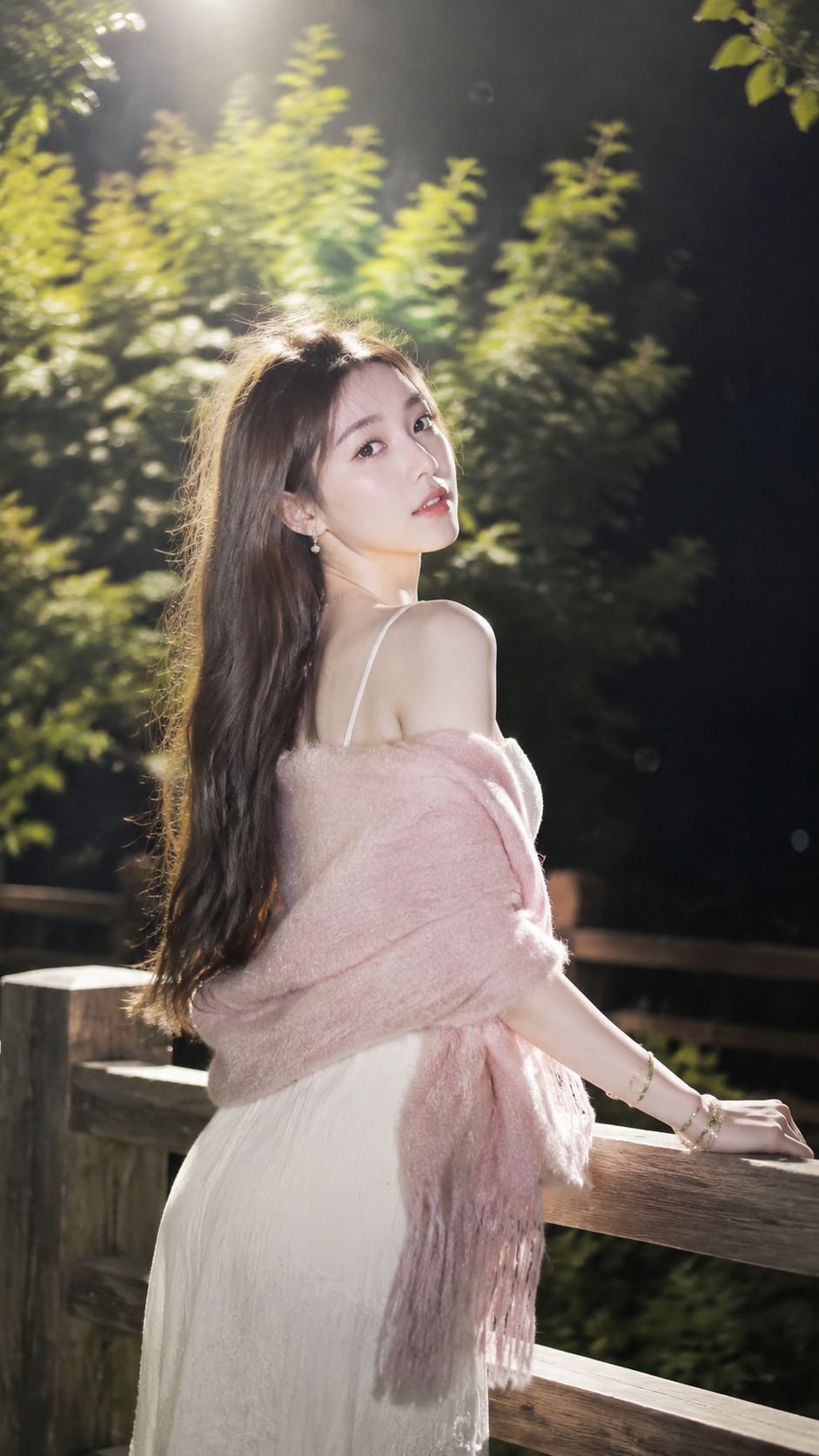 夜晚户外氛围感 AI 女装提示词 GPT Image 2 prompt example: 夜晚户外氛围感场景的 AI 女装图片提示词,适合女装店、小红书图文、电商主图和穿搭博主生成 9:16 竖版氛围图。