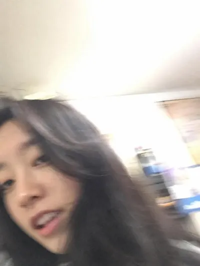 Accidental iPhone Snapshot Aesthetic Qwen Image 프롬프트 예시 변형 3: A prompt designed to mimic the raw, unpolished look of a casual iPhone photo, complete with motion blur and slight...