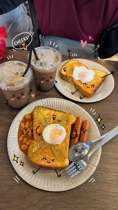 可爱涂鸦风格生活摄影 Qwen Image prompt example variation 3: 一系列用于创作美学生活与美食照片的提示词,并点缀以可爱的纯手工绘制 kawaii 涂鸦。