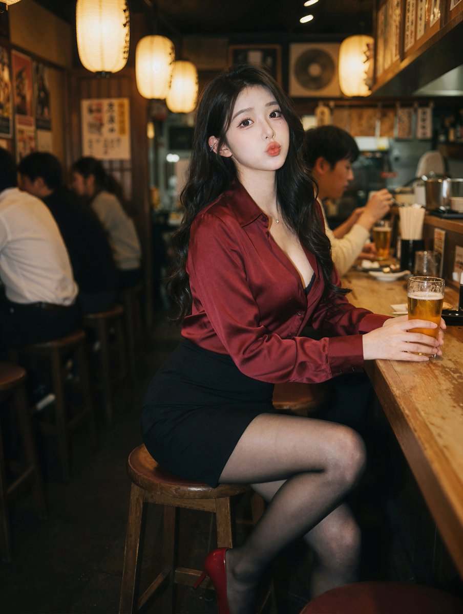 Photorealistic Izakaya Portrait Qwen Image 프롬프트 예시: Generates a photorealistic portrait of a subject sitting at a bar, ideal for lifestyle or character photography.