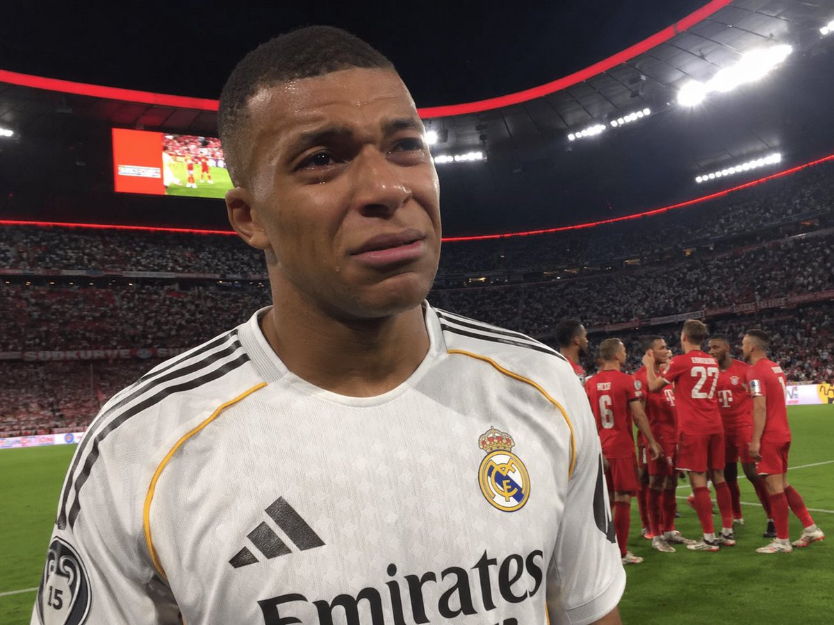 Kylian Mbappé Devastated Photo 的 GPT Image 2 提示词示例图:A prompt for generating a realistic, amateur-style iPhone photo of a famous soccer player in a specific stadium setting.