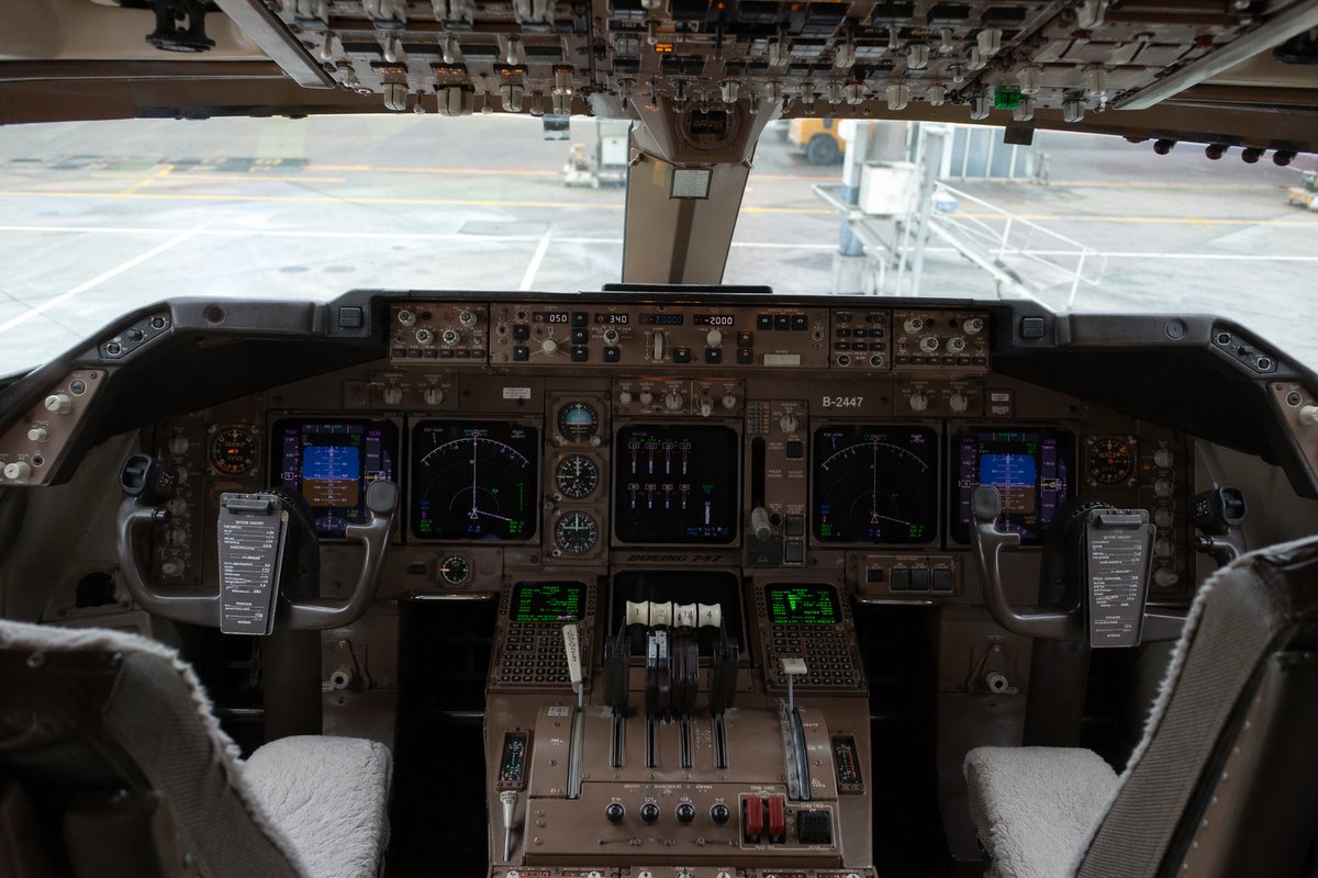 Photorealistic Boeing 747 Cockpit 的 Qwen Image 提示词示例图:This prompt generates a highly realistic front-on airliner cockpit interior image suitable for aviation visualization,...