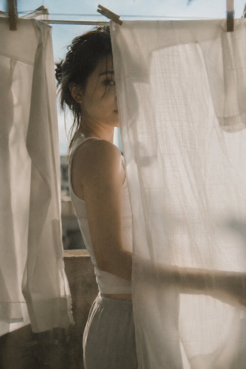 Japanese negative film aesthetic prompt のQwen Imageプロンプト例: A prompt for creating nostalgic, soft-backlit domestic scenes with a film-like quality and poetic realism.
