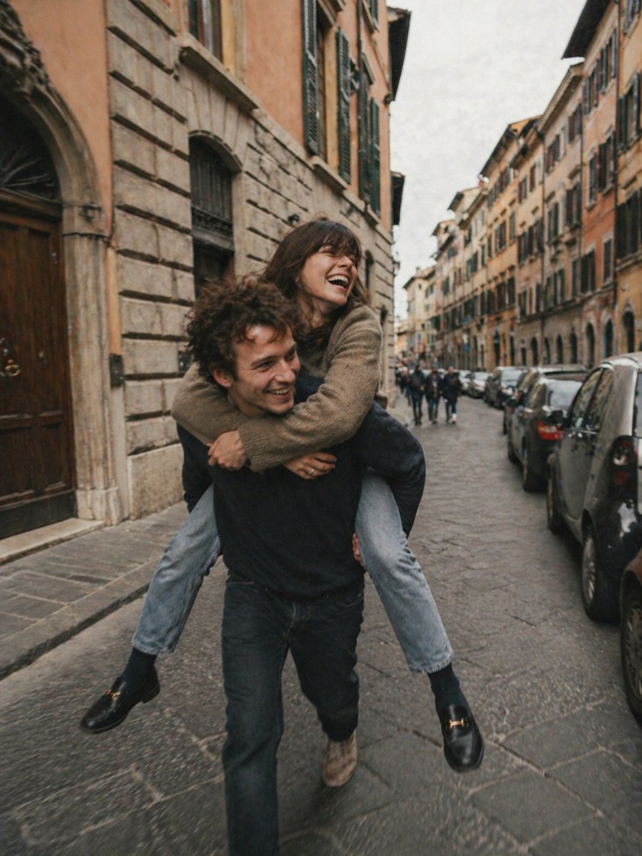 Candid European Street Photography Qwen Image 프롬프트 예시: Generates a spontaneous street photography scene of a couple in a European city, focusing on motion blur and natural...